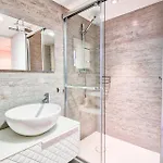 Rooftop -vue Port, 4 Pers, Climatise, Terrasse, Jaccuzi, Parking Апартаменты *