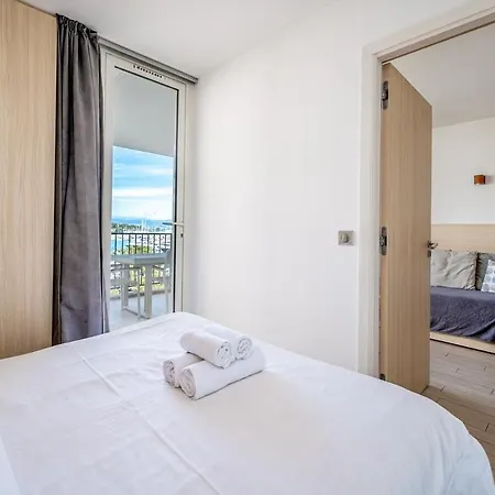 Apartment Rooftop -vue Port, 4 Pers, Climatise, Terrasse, Jaccuzi, Parking