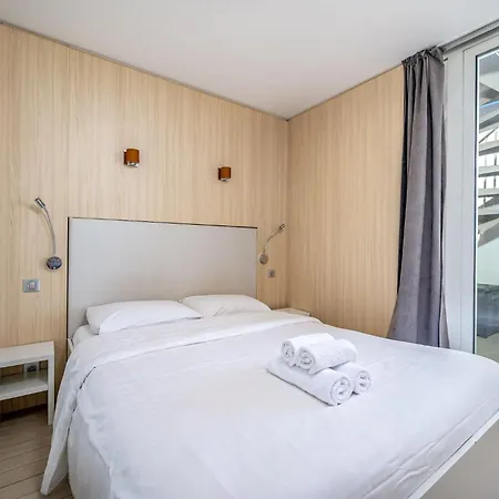 Rooftop -vue Port, 4 Pers, Climatise, Terrasse, Jaccuzi, Parking * 앙티브