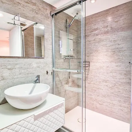 Rooftop -vue Port, 4 Pers, Climatise, Terrasse, Jaccuzi, Parking 公寓 *