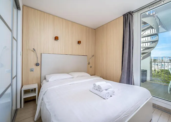 Rooftop -vue Port, 4 Pers, Climatisé, Terrasse, Jaccuzi, Parking * Antibes