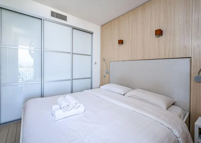 Rooftop -vue Port, 4 Pers, Climatisé, Terrasse, Jaccuzi, Parking Appartamento