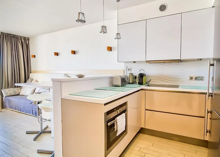 公寓 Rooftop -vue Port, 4 Pers, Climatise, Terrasse, Jaccuzi, Parking 昂蒂布