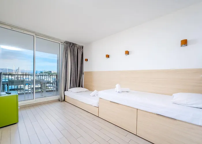 Rooftop -vue Port, 4 Pers, Climatisé, Terrasse, Jaccuzi, Parking Appartement *