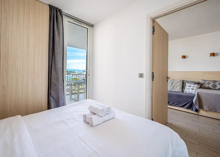 Rooftop -vue Port, 4 Pers, Climatisé, Terrasse, Jaccuzi, Parking Appartement Antibes