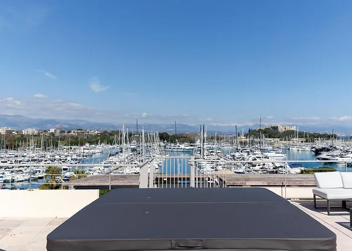 Rooftop -vue Port, 4 Pers, Climatise, Terrasse, Jaccuzi, Parking 公寓 昂蒂布