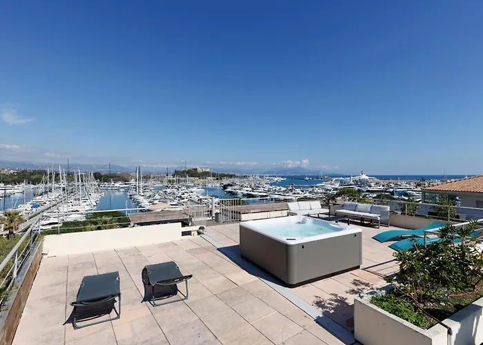 Rooftop -vue Port, 4 Pers, Climatisé, Terrasse, Jaccuzi, Parking Appartement Antibes