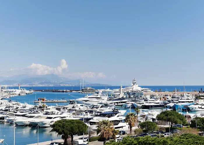 Rooftop -vue Port, 4 Pers, Climatisé, Terrasse, Jaccuzi, Parking Appartamento